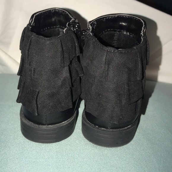 New Girls Black Boots - Picture 4 of 8